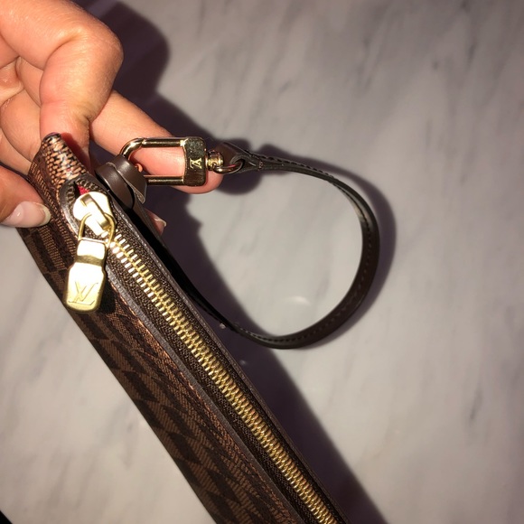 Louis Vuitton Neverfull Wristlet - Picture 2 of 4